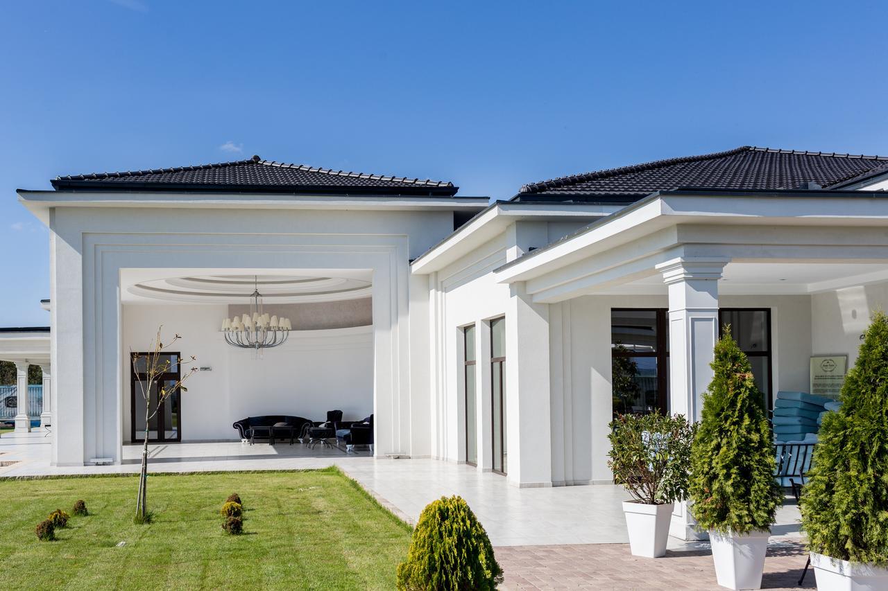 J'Adore Boutique Hotel Lugoj Ngoại thất bức ảnh